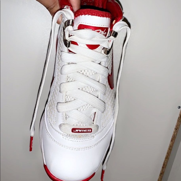 LEBRON 7 NFW WHITE VARSITY RED - Picture 3 of 4
